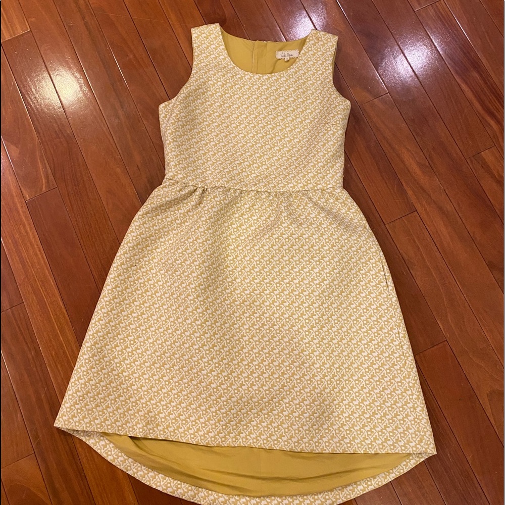 White dress with accents of yellow